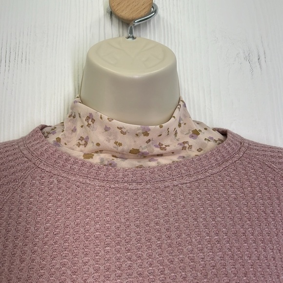 Free People - Light Pink Floral MockNeck Waffle Long Sleeve Crop Top Size XS - Picture 3 of 11